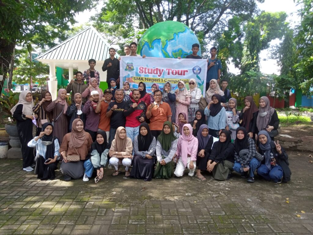 Studi Tour SMA Negeri 1 Campalagian “Goes To Makassar 2024” : Menggali Ilmu dan Pengalaman Baru Bagi Siswa – Siswi